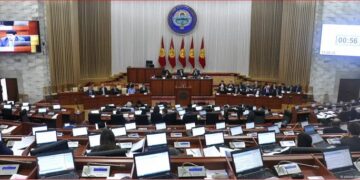 Қырғызстан парламенті қырғыз тілінің мәртебесін көтереді