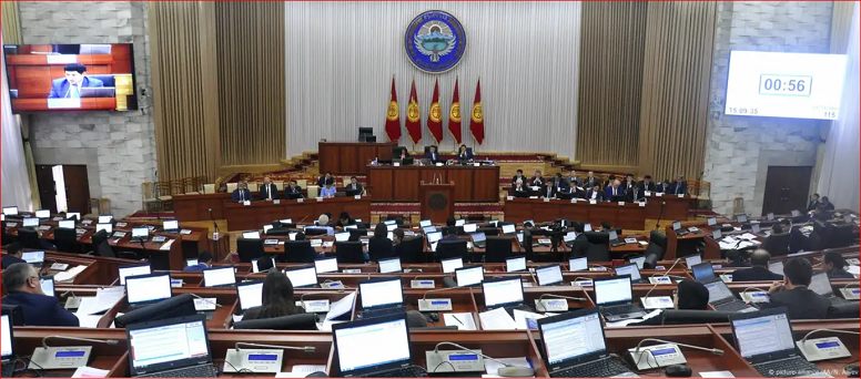 Қырғызстан парламенті қырғыз тілінің мәртебесін көтереді