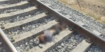 Бір келіншек екі баласымен бірге пойыздың астына түсіп өлді
