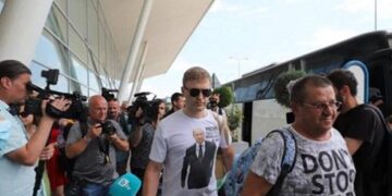 Болгариядан қуылған ресейлік 70 дипломат Мәскеуге ұшып кетті