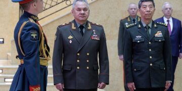 Қытай РФ-ға астыртын қару бергені аян болған қорғаныс министрін құртты