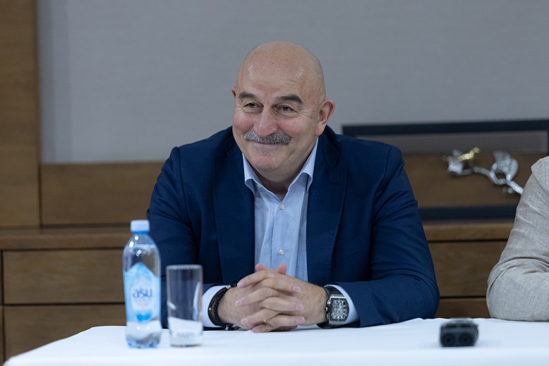 Құрама бас бапкері Черчесов қазақша үйреніп қалғанын айтып мақтанды