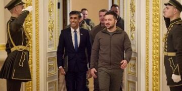 Британия премьері Сунак Киевке келіп, Зеленскиймен кездесті