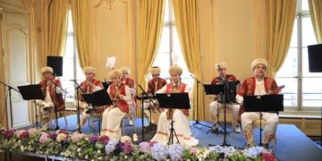 Сыр өнерпаздары Париж көрермендері алдында концерт қойды