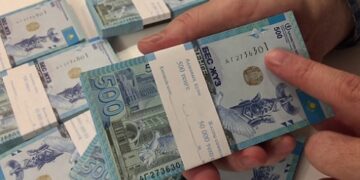 Мектеп есепшісі жыл бойы өзіне 200 миллион теңге аударып келген  