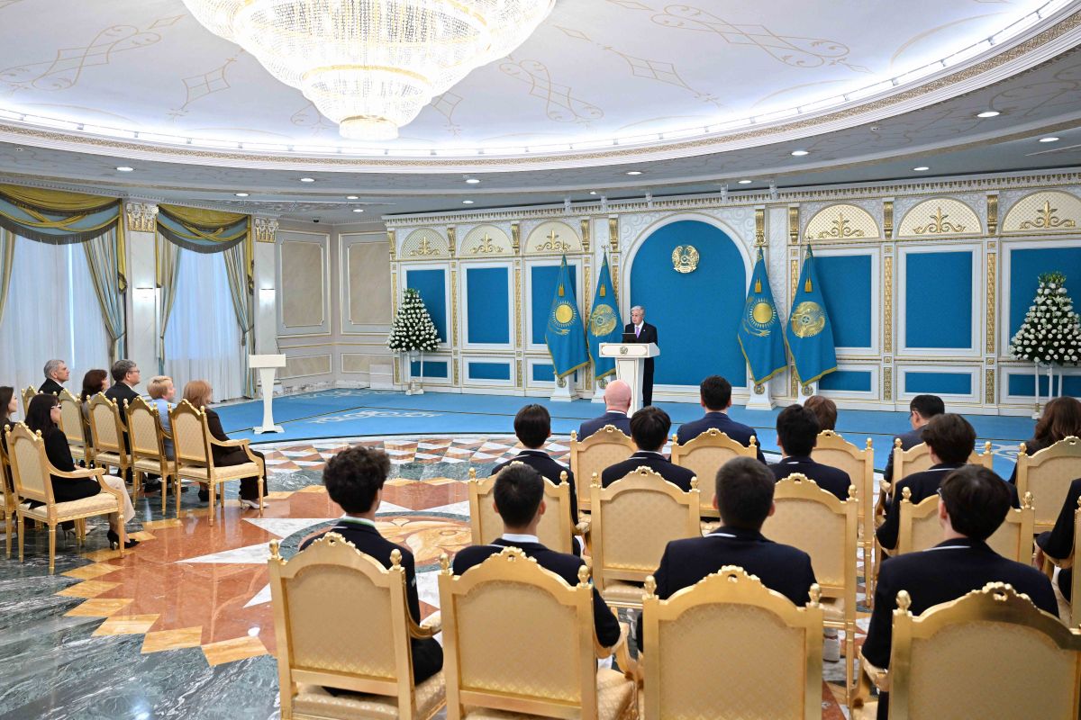 Президент халықаралық пән олимпиадалары жеңімпаздарымен және жүлдегерлерімен жүздесті