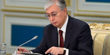 Президент вице-президент, Құрылтай және Халық кеңесі туралы құжаттарға қол қойды