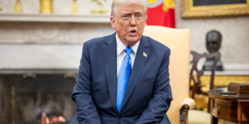 Трамп Украина «бейбіт келісімді қалауы тиіс», Ресей қоры көп зор машина деді