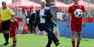УЕФА Ресей футбол лигаларын ұйымның құрамынан шығарды