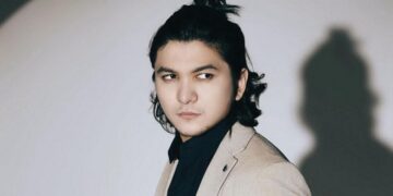 Хиджаб мәселесін күн тәртібіне қойған әншінің үстінен арыз жазылды