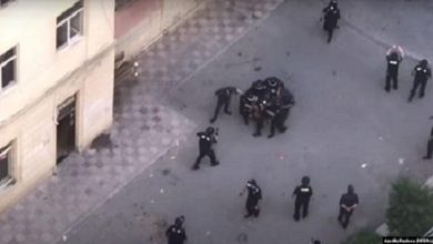 Photo of Полицейлерге қоқыс лақтырғандар қамалды (видео)