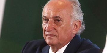 Ресейдің алтыншы миллиардері бұл елдің азаматтығын тастап шықты