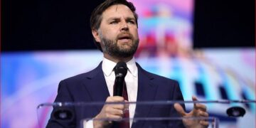 Уашингтон Зеленьскийді Трампқа «күйе жағудан» сақтандырды