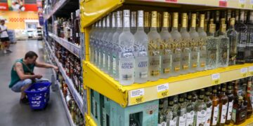 Орыстар ішімдік бағасы көтерілгесін арақты көбірек іше бастады