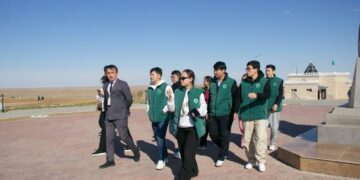 «Green Aral: Volunteers For Life 2026» форумына қатысушылар Қорқыт ата кесенесіне барды