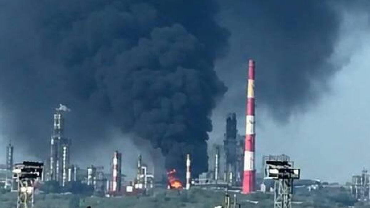 Украина дрондары Самара облысындағы мұнай зауытына соққы берді