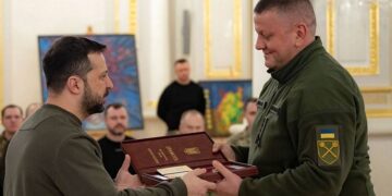 Зеленьский доғарысқа кеткен Залужныйға Украина қаһарманы атағын берді