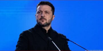 УНИАН: Зеленський Орбан тарапына қарап айбат шақырды