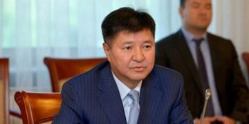 Просит привлечь к уголовной ответственности