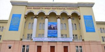 Қыздар университетінде студенттер наразылық акциясына шықты